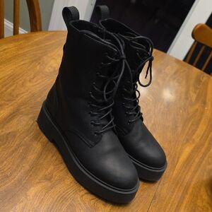 Thursday - Quest Boot Size 7
